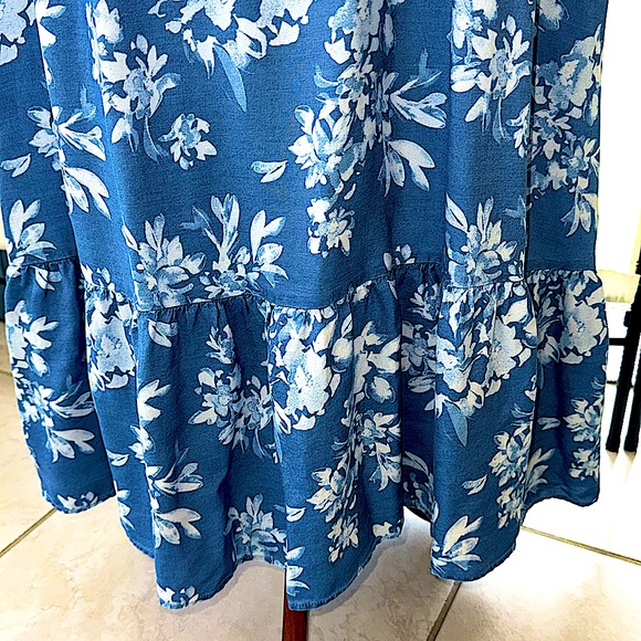 TORRID BLUE AND WHITE FLOWER CHAMBRAY MAXI DRESS OPEN BACK 2X - Picture 5 of 10